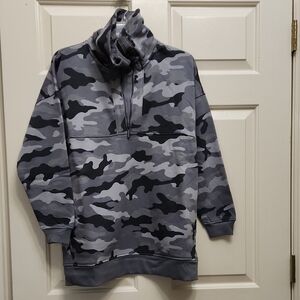 Old Navy Men's Gray Camouflage Sweater